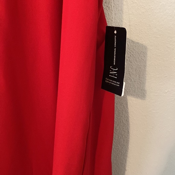 Red dress - Picture 3 of 4